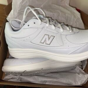 New Balance 813 Walking Shoes White Leather Men’s Size 9.5 Extra Wide MW813HBK